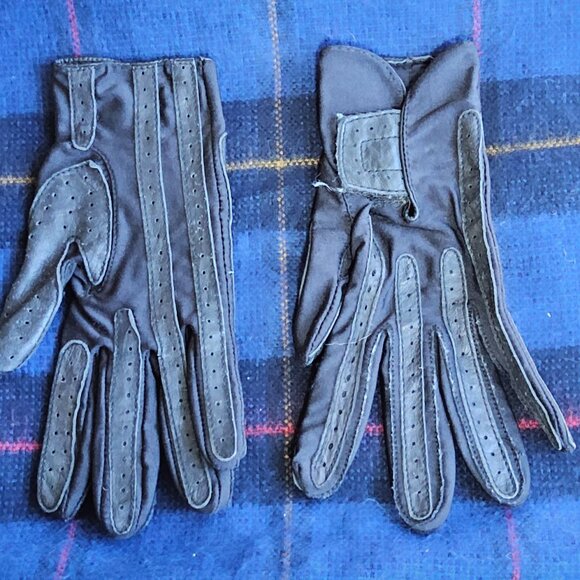 Isotoner gloves and scarf - Picture 5 of 5